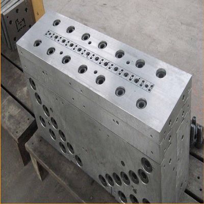 Gepolijst en elektroplaat 700 mm CPVC WPC holle deurpaneel extrusievorm Exporteur