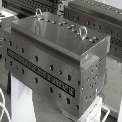Gepolijst en elektroplaat 700 mm CPVC WPC holle deurpaneel extrusievorm Exporteur