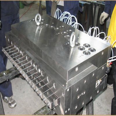 Gepolijst en elektroplaat 700 mm CPVC WPC holle deurpaneel extrusievorm Exporteur