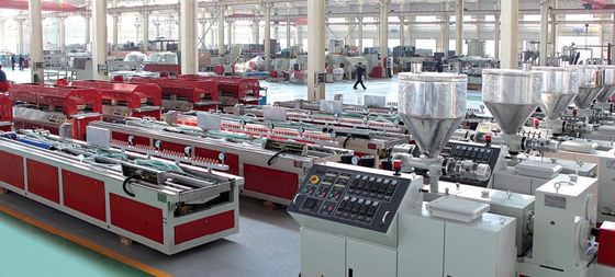 55kW Kracht Yuhao PVC deurpaneel extrusie machine voor SIEMENS Pvc profiel productie
