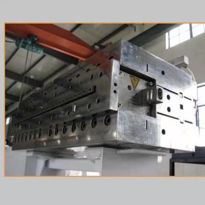 800 mm WPC deuren maken machine extrusie vorm voor klantenvereisten