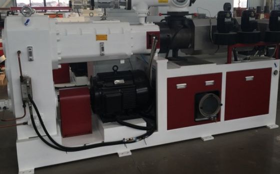 Krachtige 37kW WPC-profieldekplaten-extrusielijn voor hout en kunststof