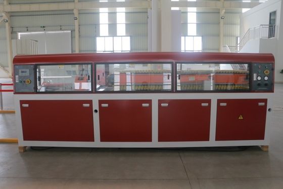 Geavanceerde PVC-WPC-machine voor het maken van plastic profielen voor de productie van binnendeurpanelen