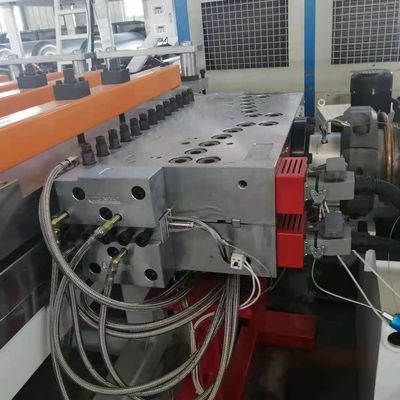 Productie van platen PVC WPC schuimplaat extrusielijn met niet toepasbare schroef L/D verhouding