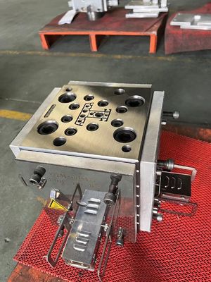 Extrusievorm voor twee holtes Plastic Foaming Die en Extrusion Profile Shaping Tool