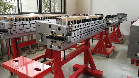 Extrusievorm voor meubels en reclameborden met een enkele holte 1320 mm P20