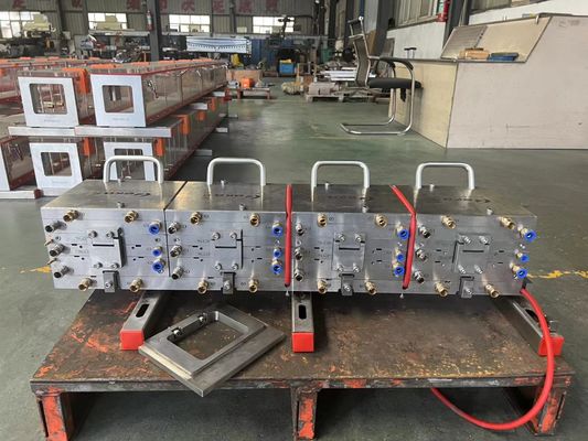 PVC-extrusievorm voor profiel van basisschijven van kunststofspullen WPC-extrusieapparatuur