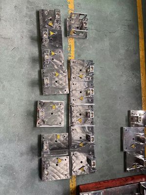 PVC-extrusievorm voor profiel van basisschijven van kunststofspullen WPC-extrusieapparatuur