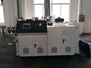 Extruderingsapparatuur voor WPC-deurpaneelproductielijn Niet toepasselijke schroef L/D-verhouding