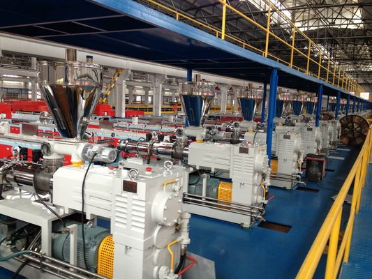 38CrMoALA Schroefmateriaal WPC PVC Wandpaneel Profiel Extrusie Machine Productielijn