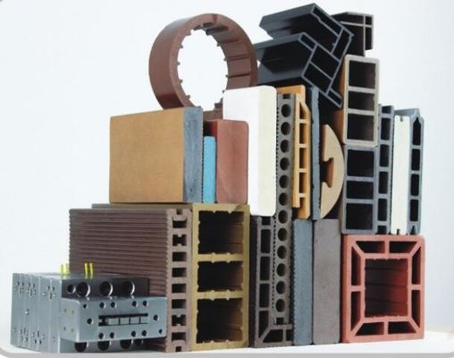 Krachtige 37kW WPC-profieldekplaten-extrusielijn voor hout en kunststof