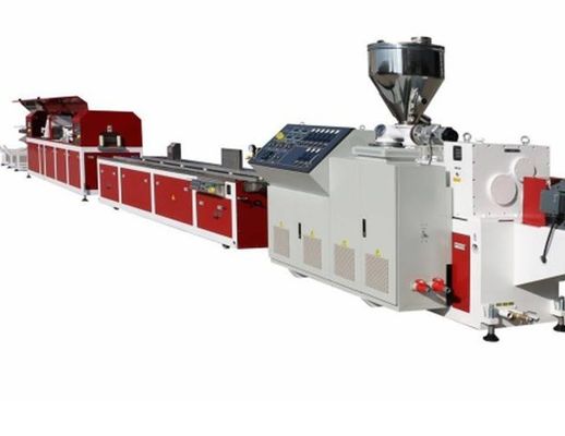 Krachtige 37kW WPC-profieldekplaten-extrusielijn voor hout en kunststof