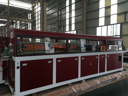 Krachtige 37kW WPC-profieldekplaten-extrusielijn voor hout en kunststof