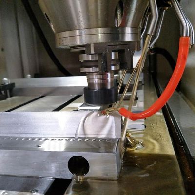 600 mm PP Melt Blown Die met Spinneret Plate White MeltBlown Nonwoven Fabric Machine