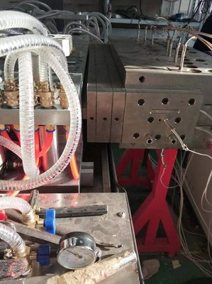 Professionele vormmaker voor WPC/UPVC holle deuren extrusie Breed 1000 mm Grootte