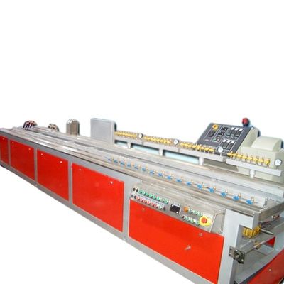 150-200 kg/uur capaciteit Hoog snelheidsconische tweeschroefmachine voor hout-plastiek-extruder