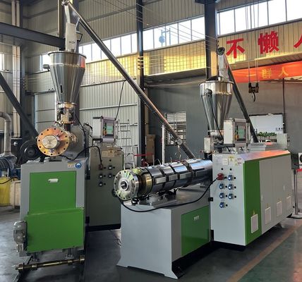 PP Turn-key project WPC Decking Profile Extruder Machine met hout afvaloplossing