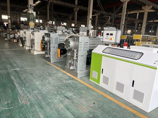 PP Turn-key project WPC Decking Profile Extruder Machine met hout afvaloplossing