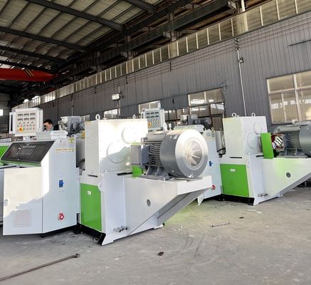 PP Turn-key project WPC Decking Profile Extruder Machine met hout afvaloplossing