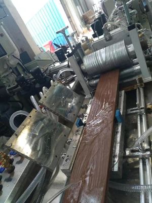 Doppelschroefde PE-profielmachine voor het maken van platen met een oppervlak van 150-200 kg/uur