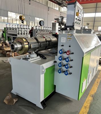 Extruderingsmachine voor vloerdekken en planken van WPC-composites