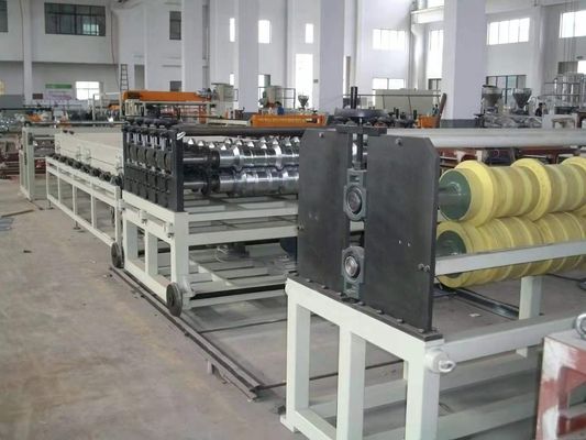 Productielijn voor PVC-daktegels met dubbele schroef met een schroefdiameter van 80/156 mm