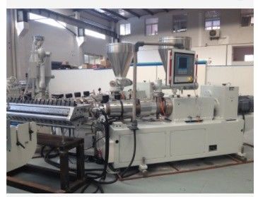 Conische tweeschroef PVC glazen dakplaat extruderingsmachine met ABB Inverte