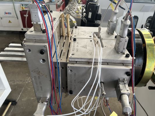 Tegenroterende conische tweescrew WPC-extrusie-machinelijn voor superieure output