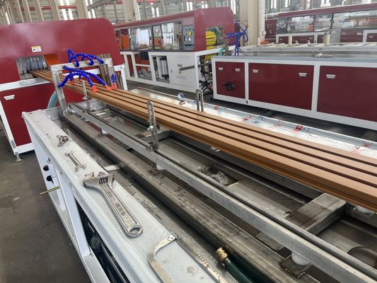 Tegenroterende conische tweescrew WPC-extrusie-machinelijn voor superieure output