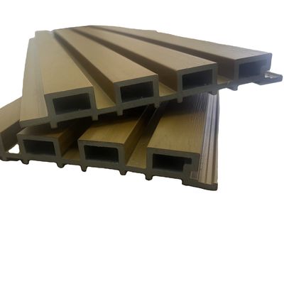 Hoogproductieve tegenroterende kegelvormige tweeschroef PVC plafondpaneelmachine