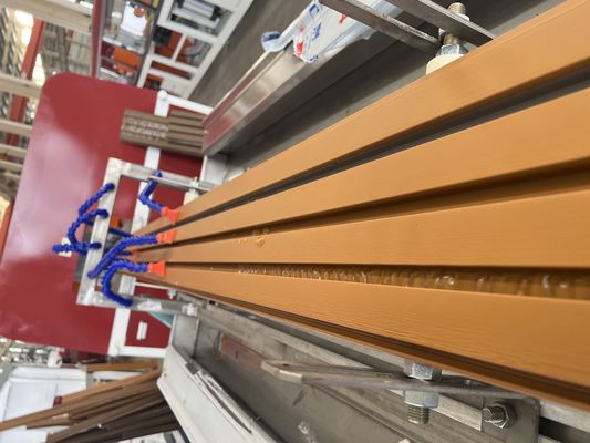 Hoogproductieve tegenroterende kegelvormige tweeschroef PVC plafondpaneelmachine