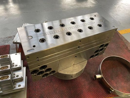 Huishoudelijk product Schimmel voor op maat gemaakte PVC-vensterprofiel extrusie in zilveren kleur