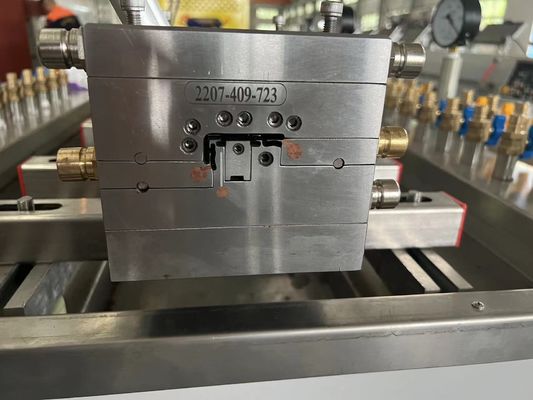 Zilveren PVC hout kunststof deurvergrendelprofiel extrusievorm voor huishoudelijke producten