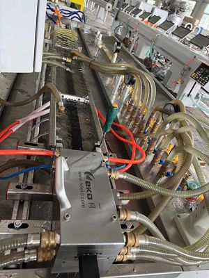 Zilveren PVC hout kunststof deurvergrendelprofiel extrusievorm voor huishoudelijke producten