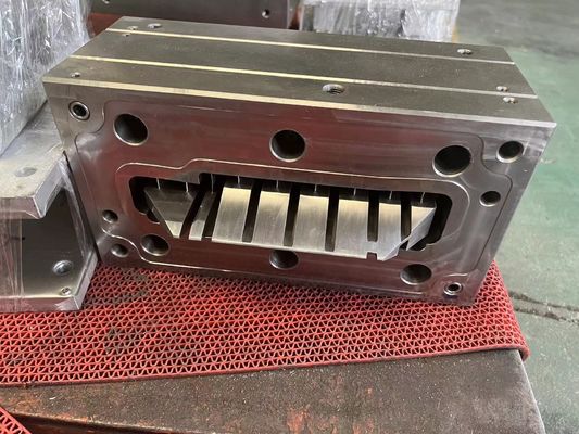 1 holte zilver WPC deur extrusie vorm voor deur frame extrusie productielijn