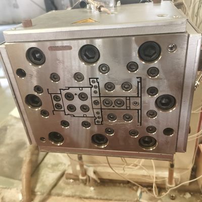 80 Series UPVC Plastic Window Frame Mould voor huishoudelijk product Mould Zilveren profielen