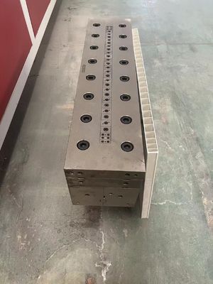 1 holte PVC plastic extrusie kalibrator Die voor PVC deurpaneel vorm in maat