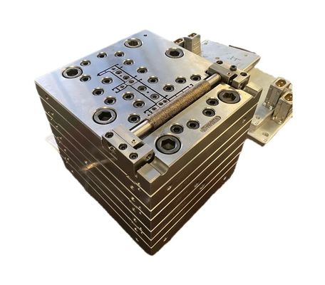 Co-extrusiemachine voor PVC-ruit-extrusiemolderen met elektroplatering