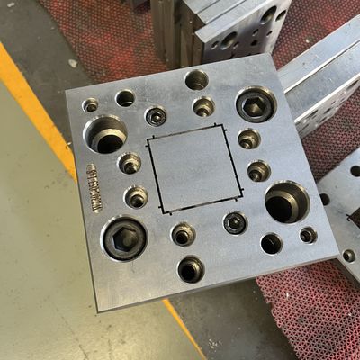 Upvc-deuren en -vensters geproduceerd uit gerecycled plastic