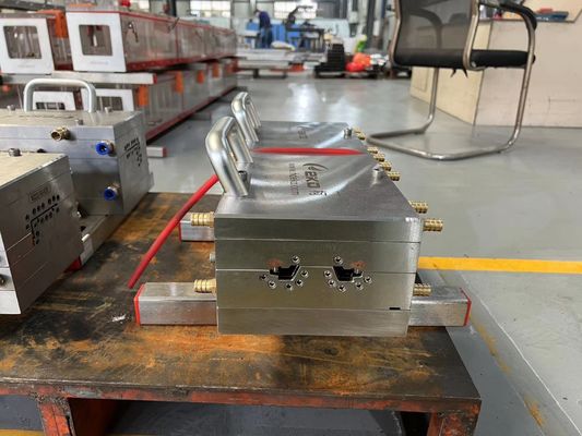 UPVC-extrusiemolde voor PVC-houten plasticskousen Profielvorming van basisplanken