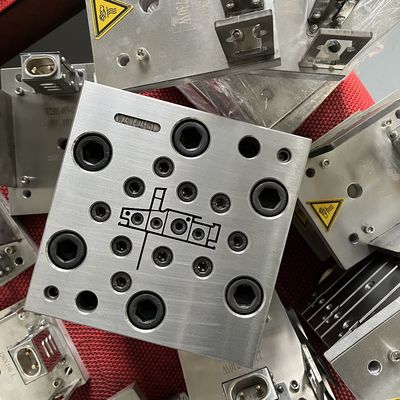 Klantgrootte 80 serie UPVC-ruitprofiel in zilver voor het gieten van ramen