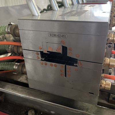 Klantgrootte 80 serie UPVC-ruitprofiel in zilver voor het gieten van ramen