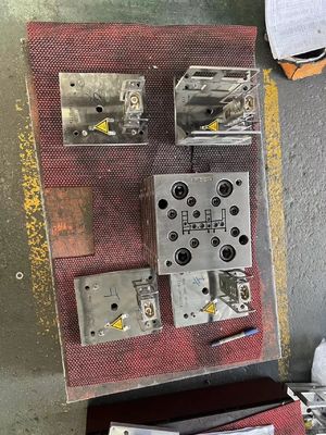 PVC-plastic elektrische kabeltrunkingprofielen Extrusiemolden voor huishoudelijke producten