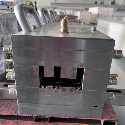 PVC-plastic elektrische kabeltrunkingprofielen Extrusiemolden voor huishoudelijke producten