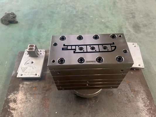 3CR17 Vormmateriaal PVC-profiel Extrusievormmaker voor houten plastic deurframe
