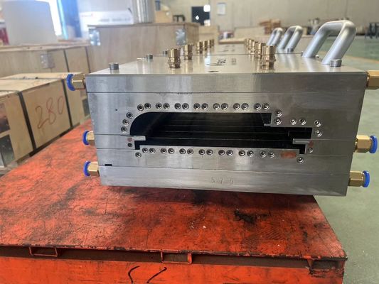 3CR17 Vormmateriaal PVC-profiel Extrusievormmaker voor houten plastic deurframe