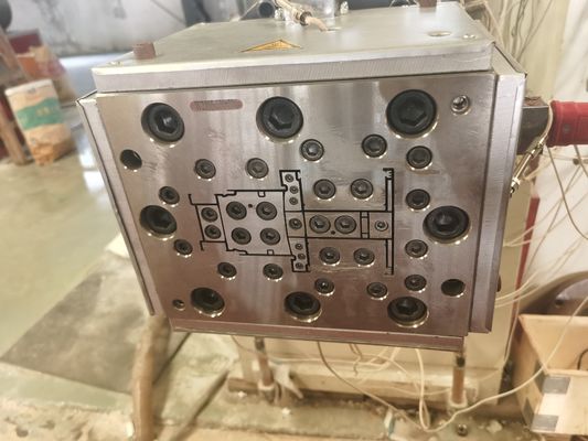 Hoogprecisie WPC-extrusiemulp met elektroplatering, polijst, oppervlaktebehandeling