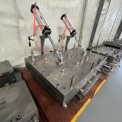 CAD ontworpen elektrische verwarmer PVC-foamplaat plaat extrusie mal met dubbele manifold