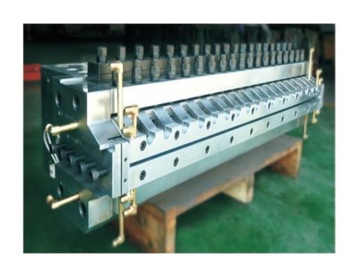 CAD ontworpen elektrische verwarmer PVC-foamplaat plaat extrusie mal met dubbele manifold
