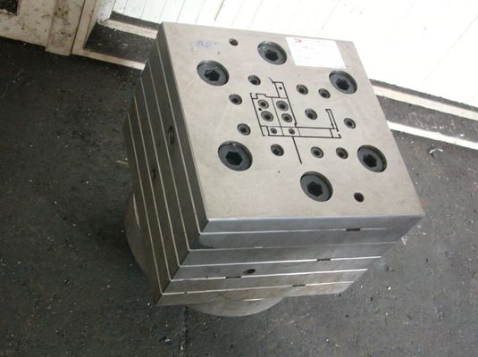 PVC-profielen voor ramen en deuren in zilveren afwerking met 3CR17-vormmateriaal